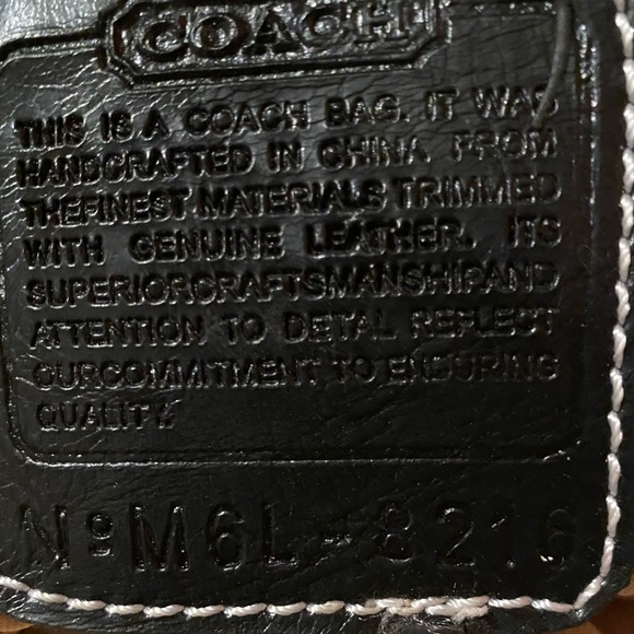 *A Canvas Coach styled bag. - Picture 4 of 11